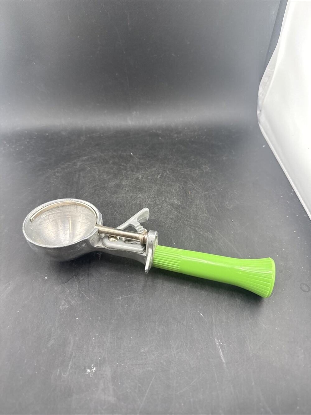 Vintage Bonny Prod Co Ice Cream Scoop Mechanical Food Disher Green Handle